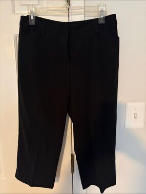 Women's Black Cropped Dress Pants - Sleek Professional Fit